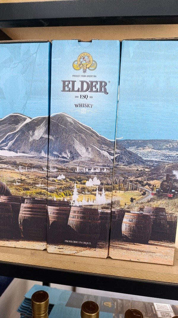 Whisky de cebada + vaso + caja - Image 4