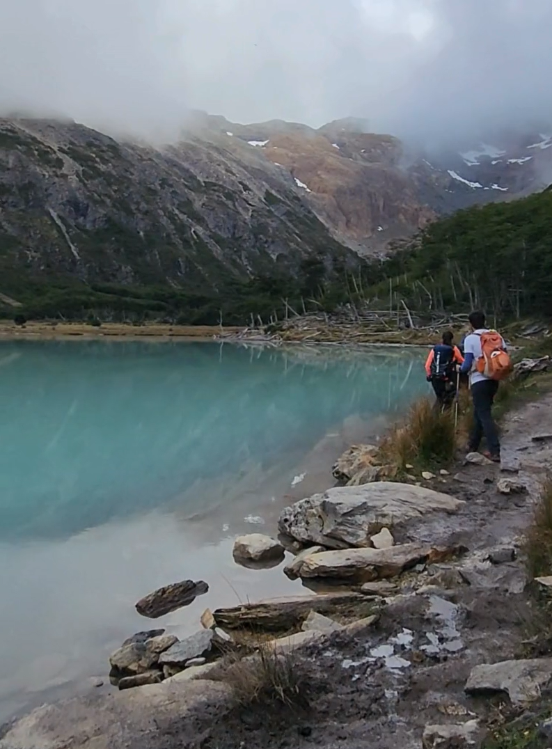 Laguna Esmeralda - Trekking en el Fin del Mundo - Image 3