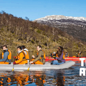 Visita guiada por el Parque Nacional Tierra del Fuego con trekking y canotaje
